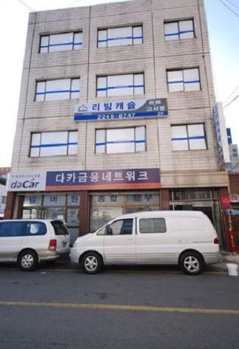 Living Castle Guest house *